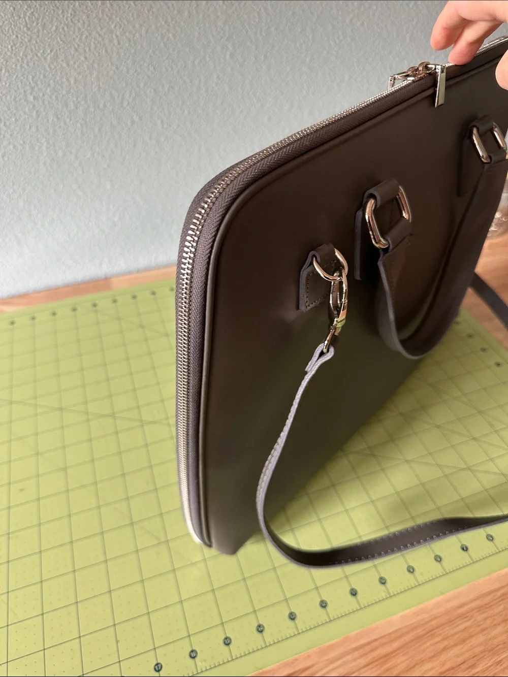 Persaman New York Gray Leather Laptop Bag with Shoulder Strap